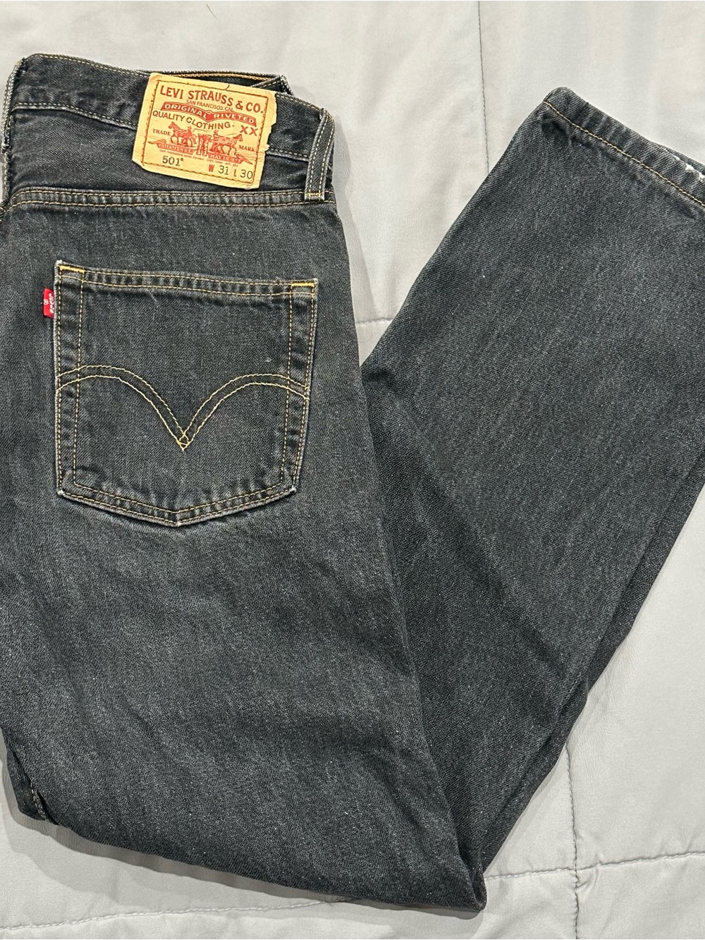 Levi's Men's Dark Gray Straight Jeans with Contrast Stitching